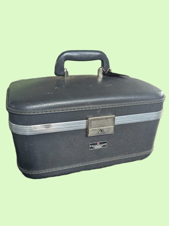 Vintage Handbags - Vintage Sky-Rocket Locking Hard shell Train Case - Cosmetic Case w key & Mirror